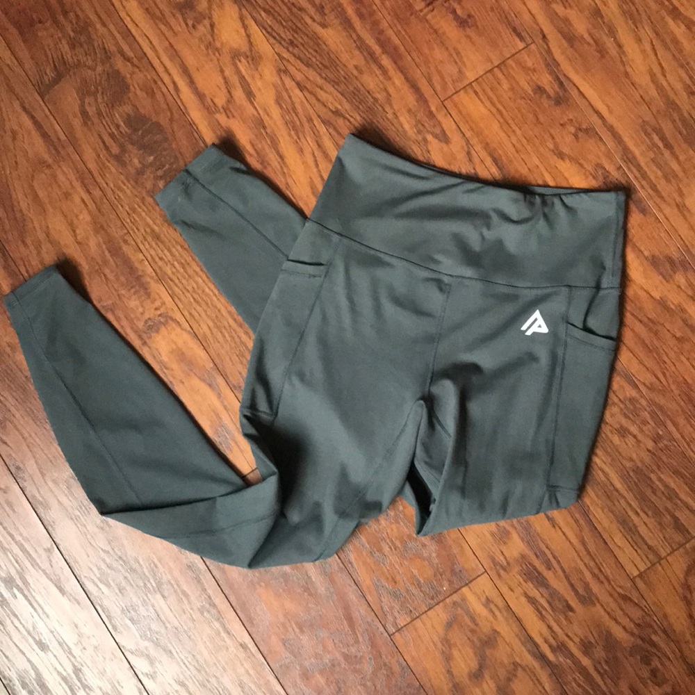 Alpha Pack Legging sz small